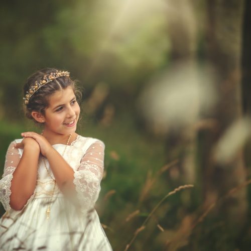 fotografos-de-comunion-en-barakaldo Mirada de ilusión de una niña en su día de comunión