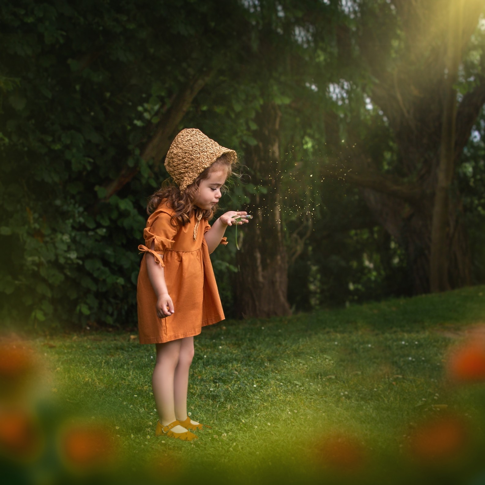 Fotografia-infantil-en-barakaldo-bizkaia Niña en un bosque de Bizkaia al atardecer