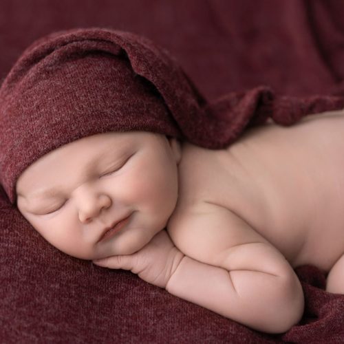 fotos-newborn-profesionales-en-barakaldo-y-bizkaia Bebé dormido en sesión newborn en estudio de Barakaldo